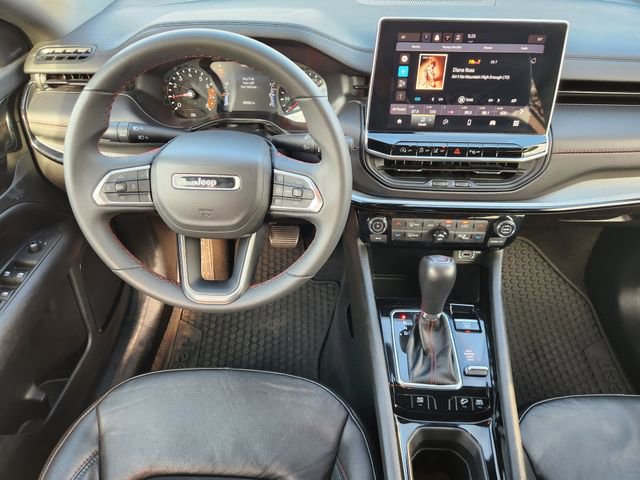 Used 2025 Jeep Compass Trailhawk image 27
