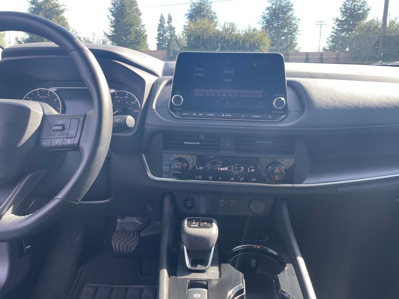 Used 2025 Nissan Rogue SV image 17