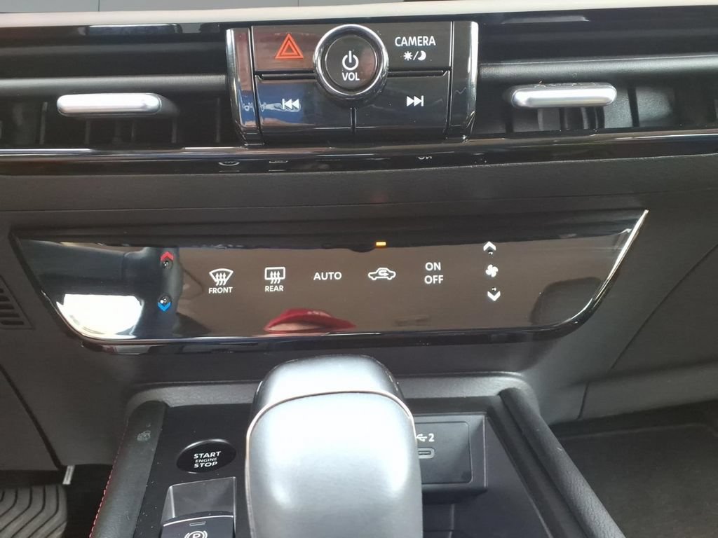 Used 2025 Nissan Kicks SR FWD image 21
