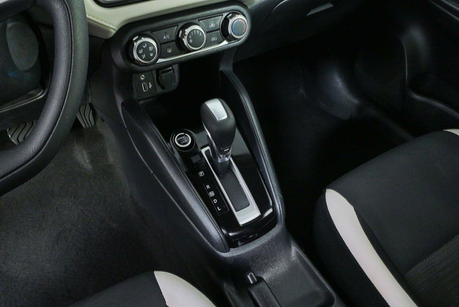 Used 2021 Nissan Versa SV FWD image 13