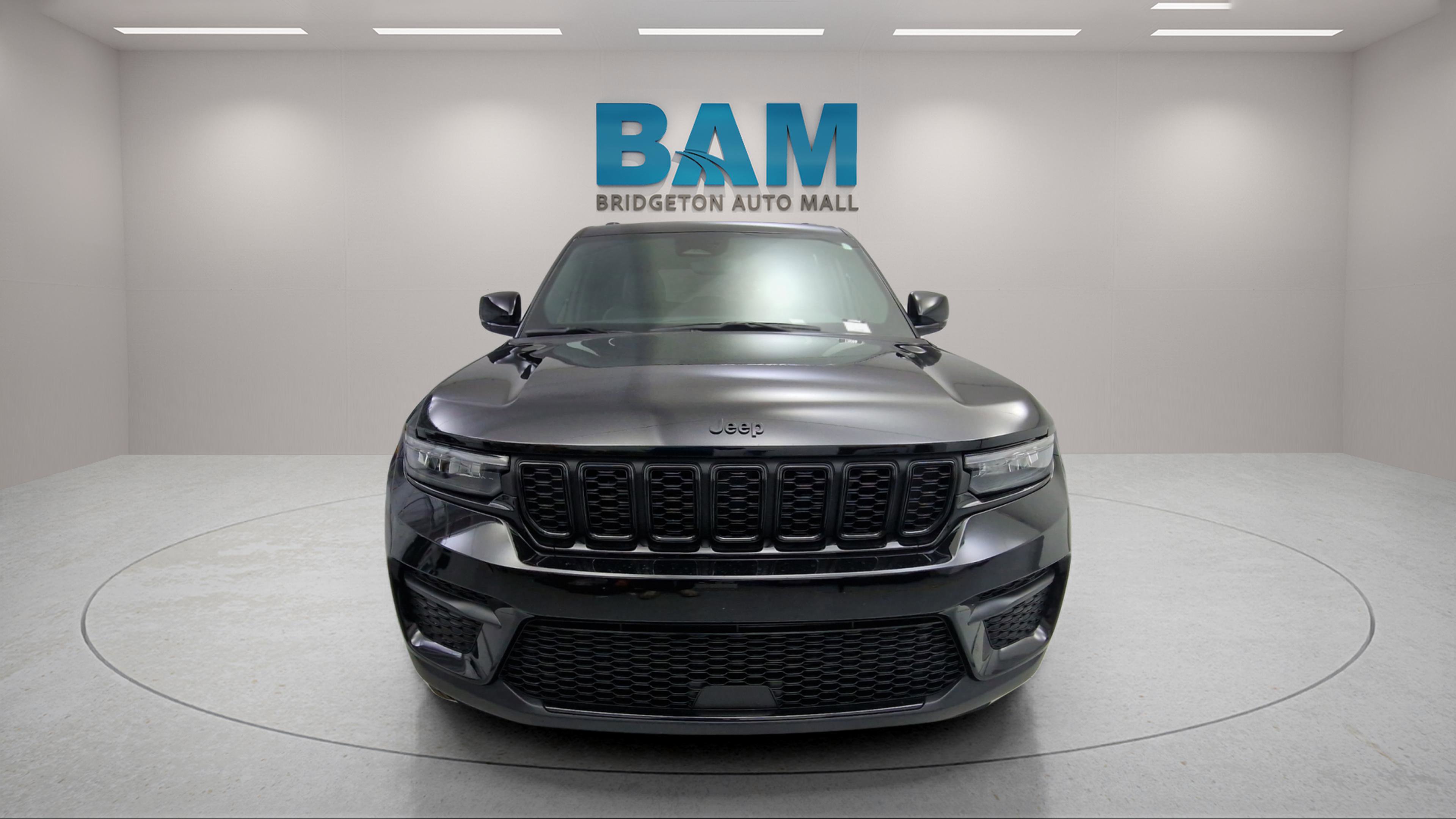 New 2025 Jeep Grand Cherokee Altitude image 2