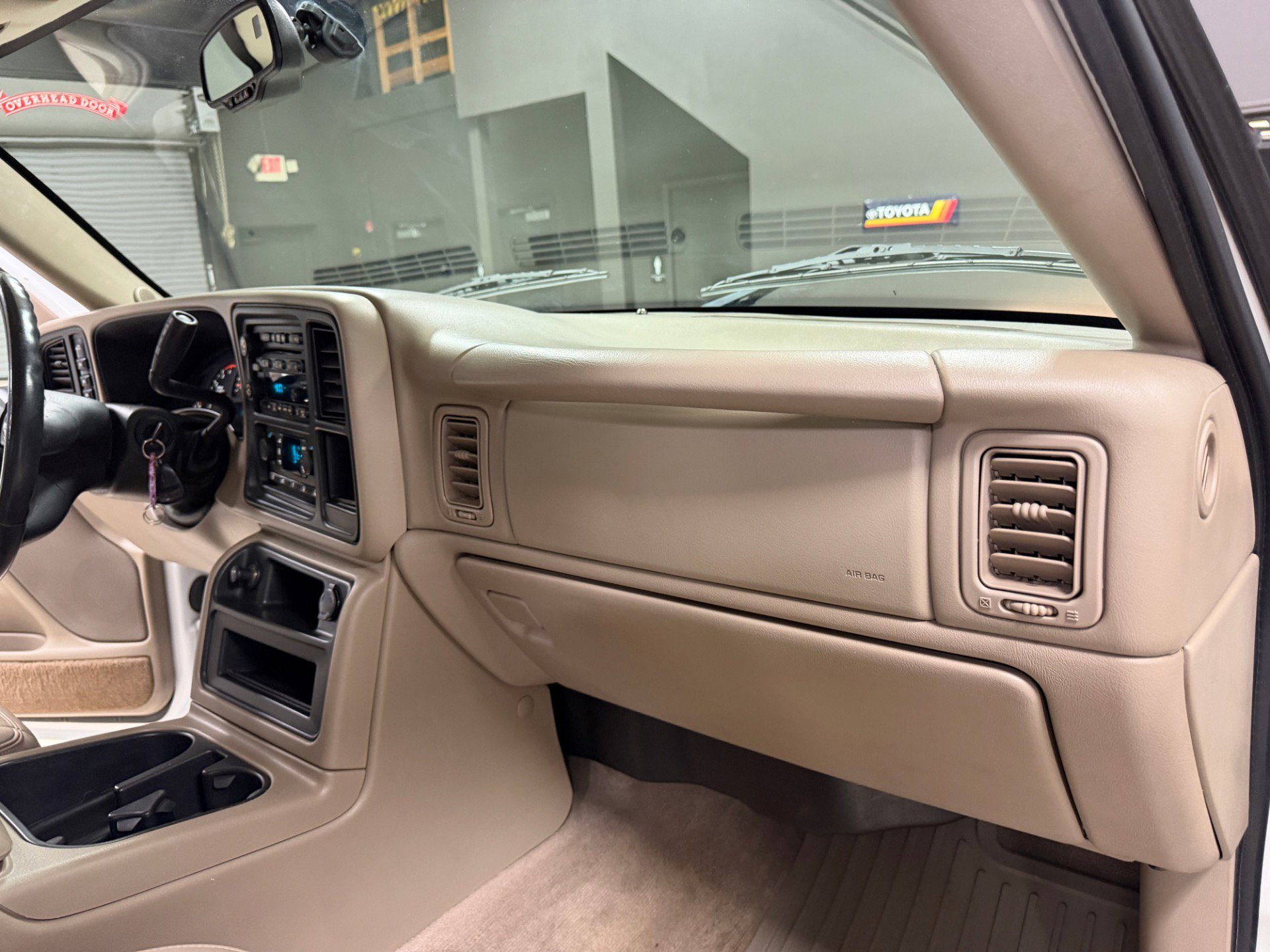 Used 2004 GMC Sierra 2500 SLT w/ Heavy-Duty Power Package AWD/4WD image 25