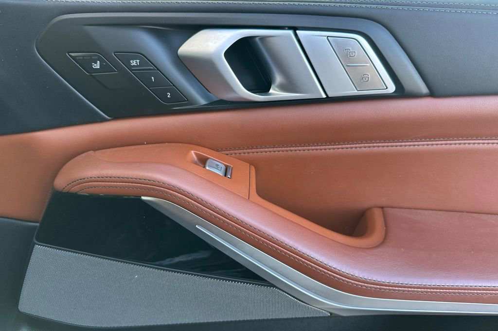 Used 2019 BMW X7 xDrive50i w/ M Sport Package image 18