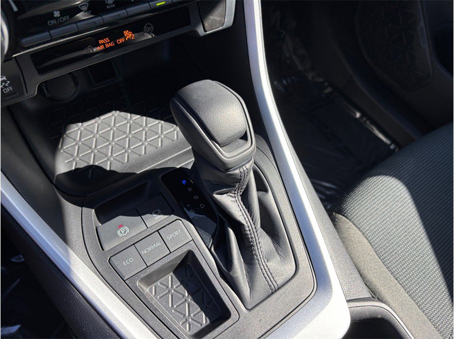 Used 2023 Toyota RAV4 LE image 27
