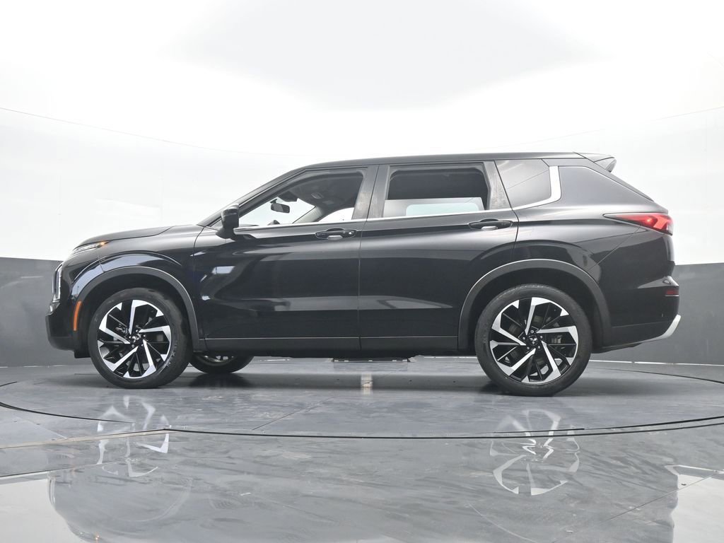 Used 2022 Mitsubishi Outlander SE image 64