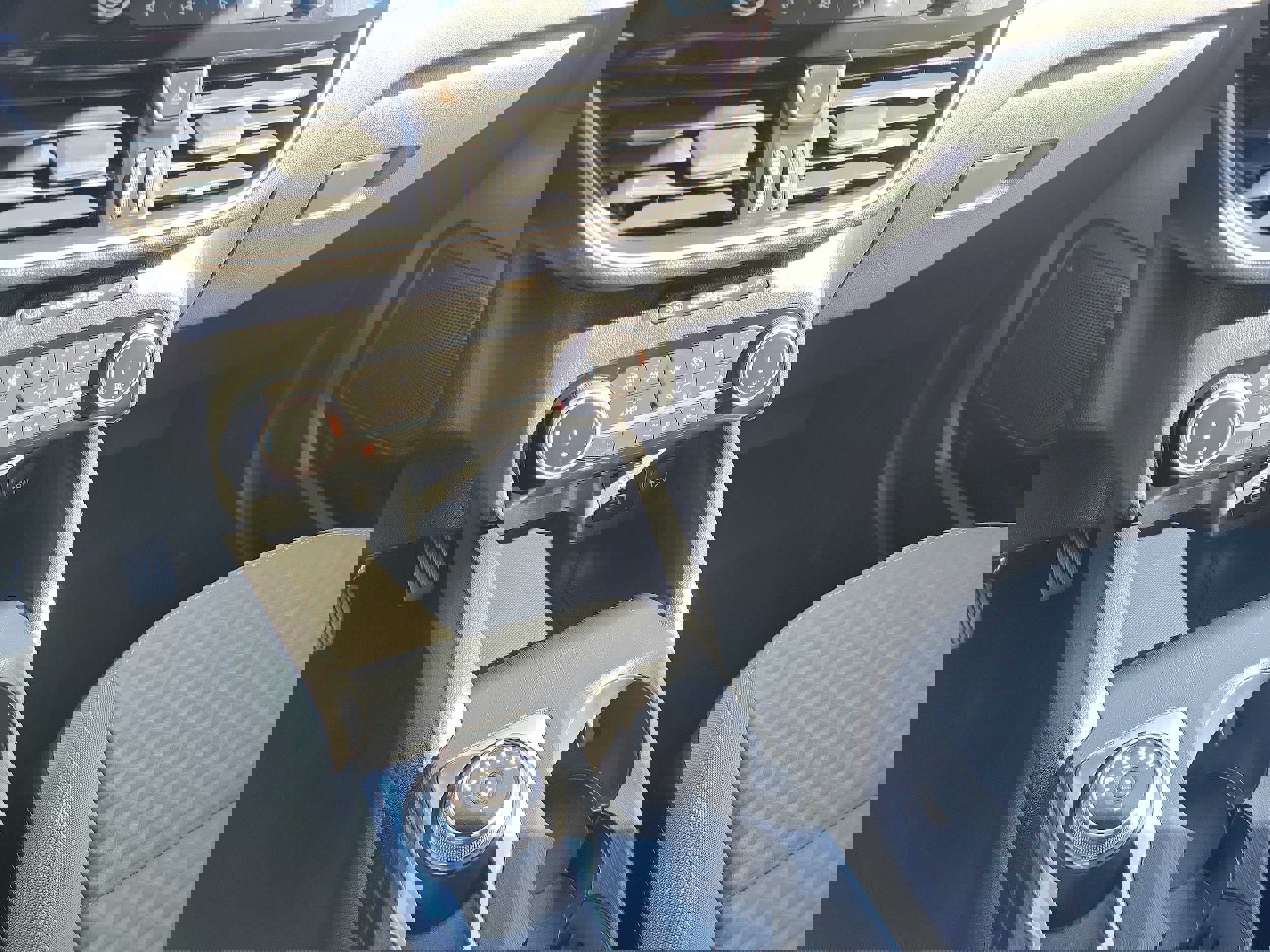 Certified 2022 Ford Escape SE w/ SE Sport Appearance Package image 32