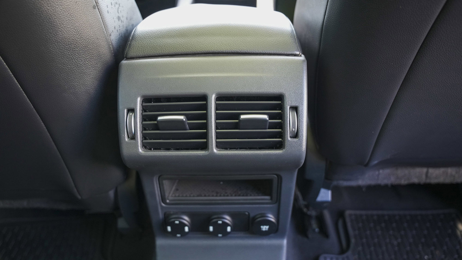 Used 2019 Jaguar F-PACE Premium image 26