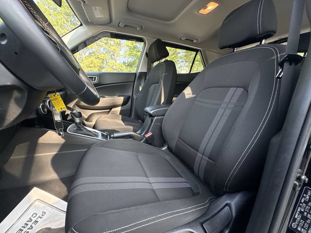 Used 2023 Hyundai Venue SEL FWD image 11