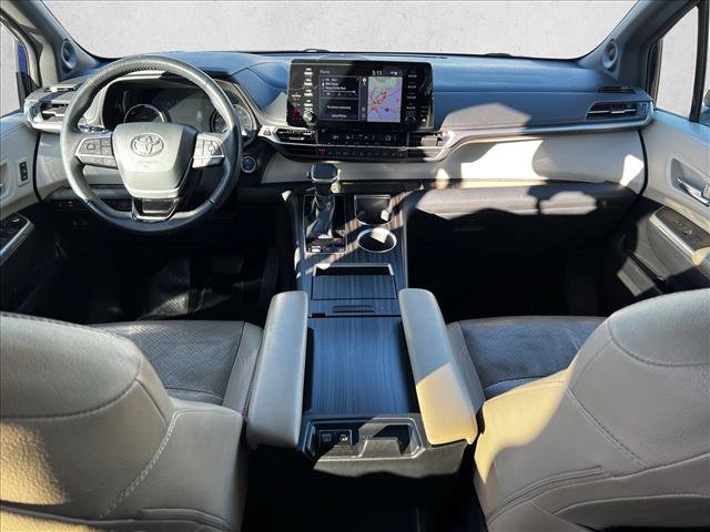 Used 2021 Toyota Sienna Limited image 17