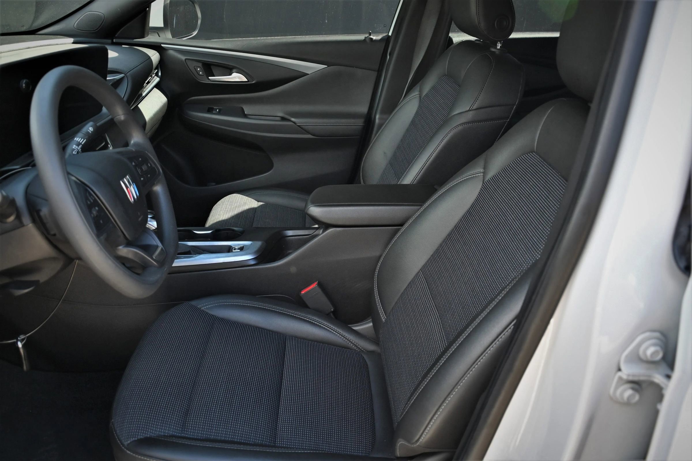 Used 2025 Buick Envista Preferred w/ Convenience II Package image 13