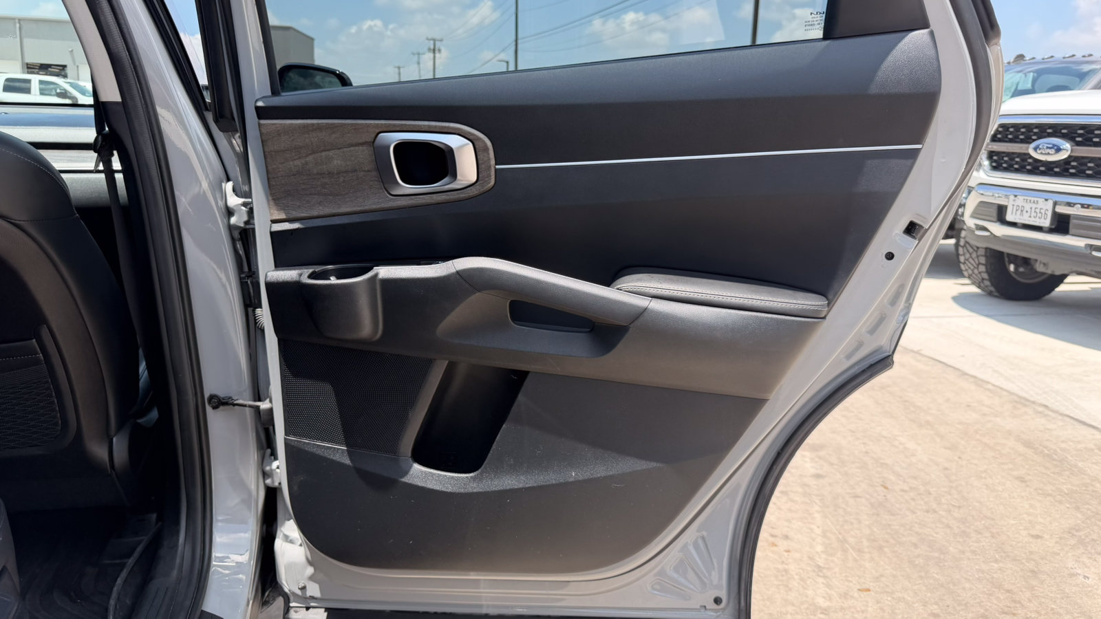 Used 2023 Kia Sorento EX w/ Panoramic Sunroof Package FWD image 17