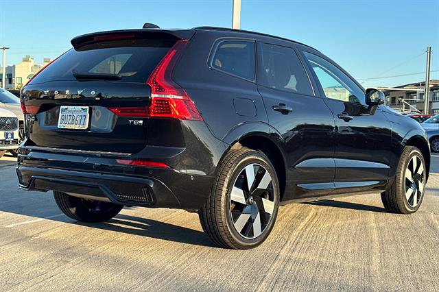Certified 2025 Volvo XC60 T8 Plus w/ Protection Package Premier AWD/4WD image 3