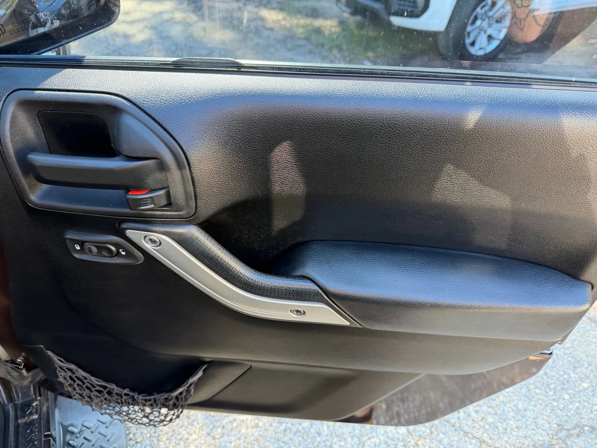 Used 2013 Jeep Wrangler Unlimited Sahara image 9