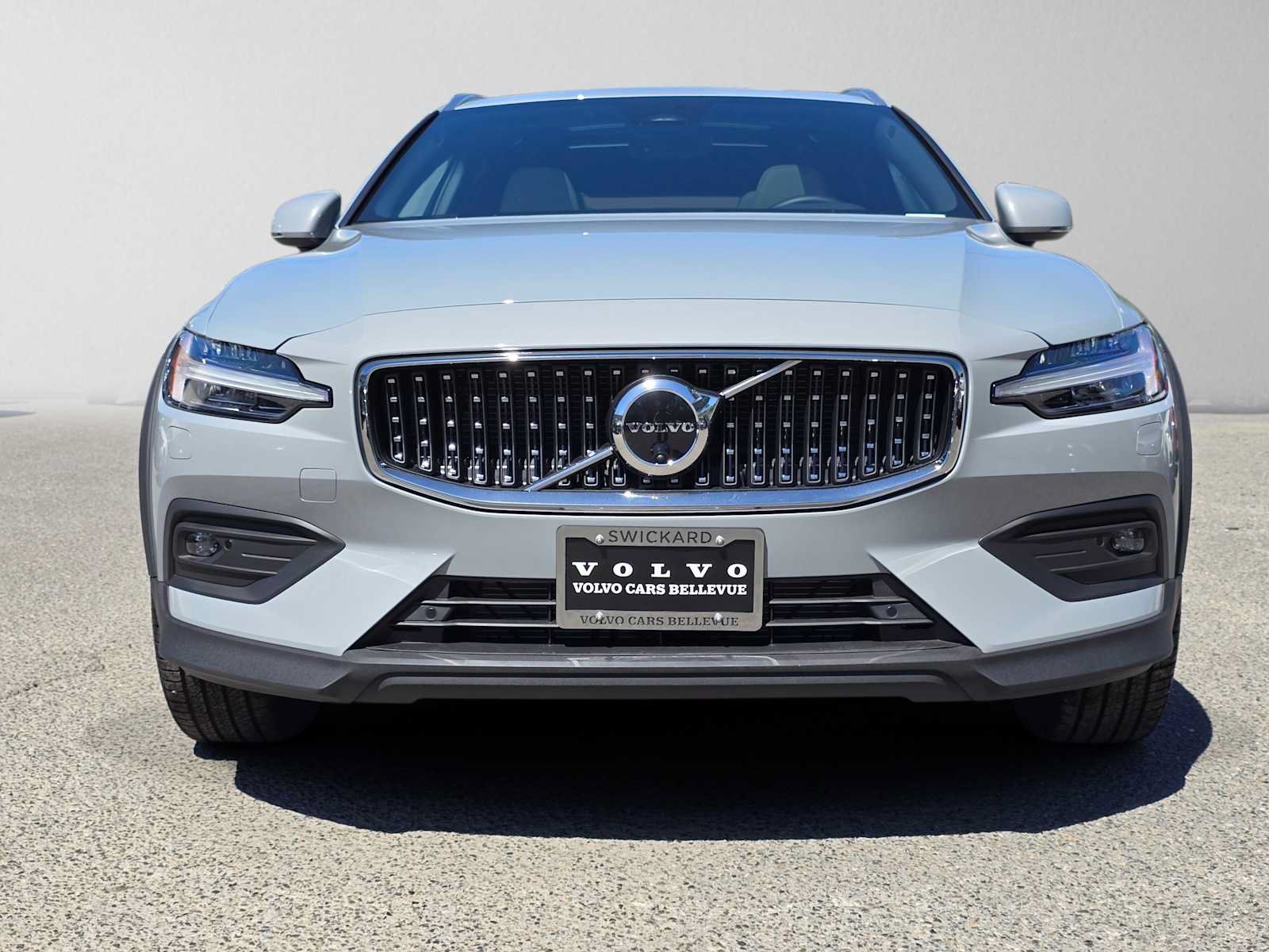 New 2026 Volvo V60 B5 Cross Country Ultra w/ Climate Package AWD/4WD image 8