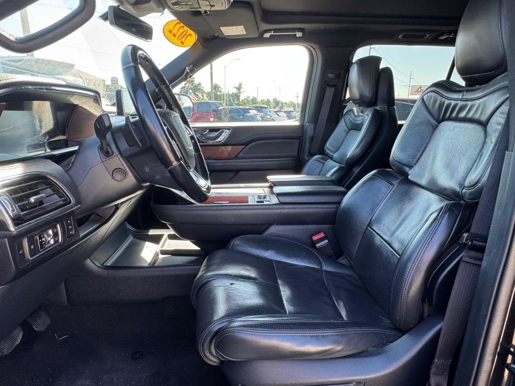 Used 2022 Lincoln Navigator Reserve AWD/4WD image 9