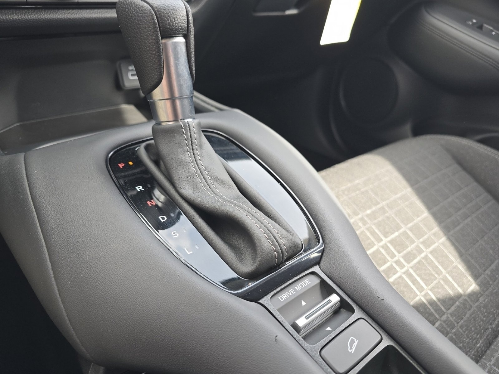 Used 2025 Honda HR-V LX image 34