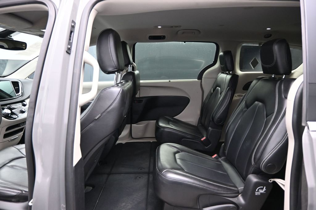 Used 2023 Chrysler Pacifica Touring-L FWD image 25