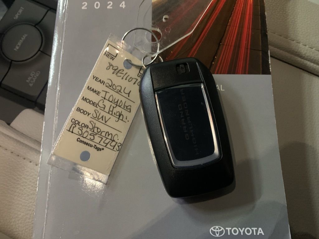 Used 2024 Toyota Grand Highlander Limited image 34