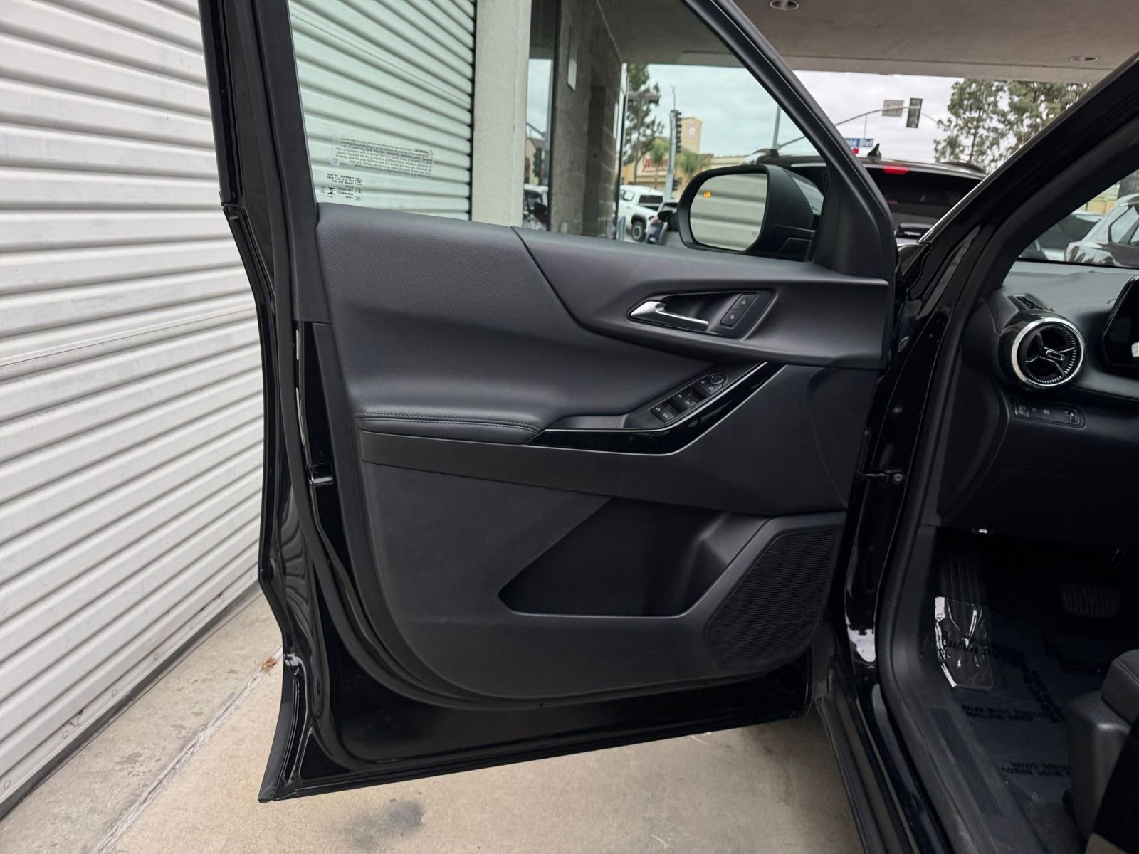 Used 2025 Chevrolet Equinox LT FWD image 18