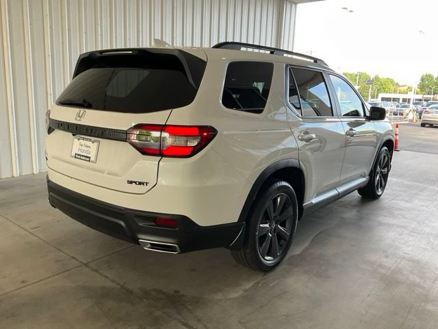 Certified 2025 Honda Pilot Sport image 18