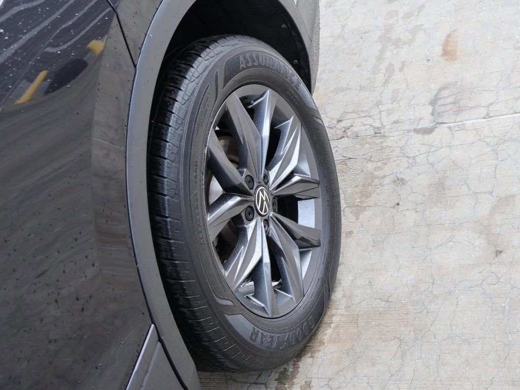 Used 2022 Volkswagen Tiguan SE image 39