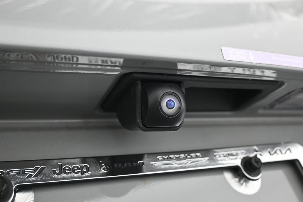 Used 2025 Kia Carnival EX FWD image 39