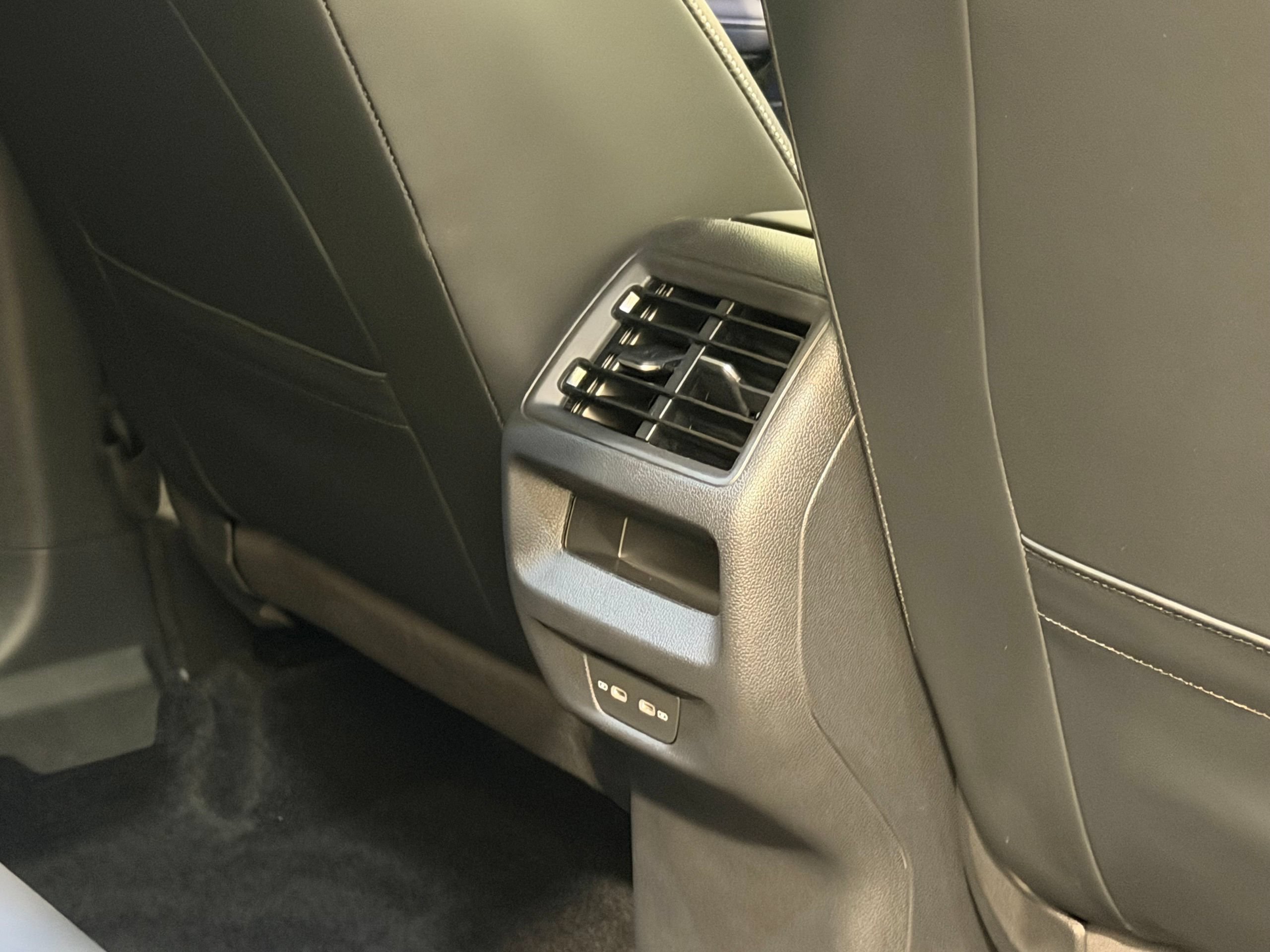 Used 2026 Volkswagen Tiguan SE w/ Panoramic Sunroof Package AWD/4WD image 41