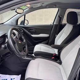 Used 2018 Chevrolet Trax LT FWD image 2
