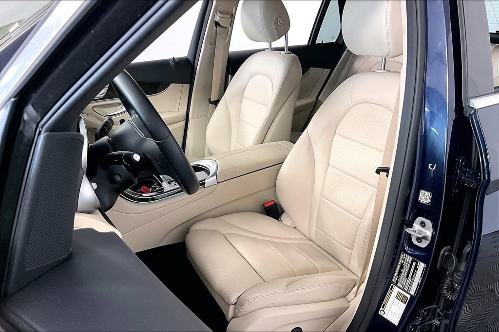 Used 2022 Mercedes-Benz GLC 300 w/ Premium Package Lite image 25