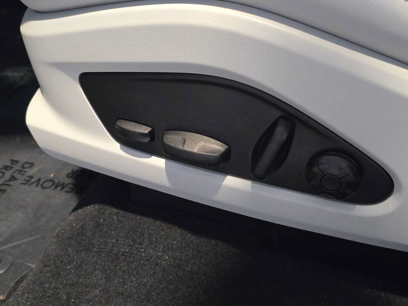 Used 2025 Porsche Macan Electric RWD image 23