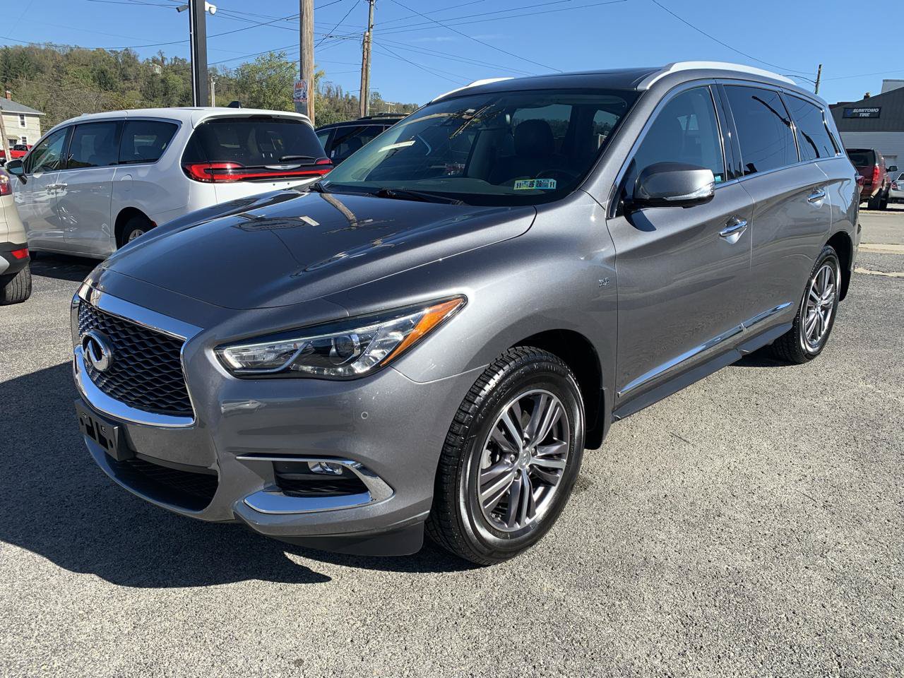 Used 2019 INFINITI QX60 Luxe w/ Essential Package AWD/4WD image 3