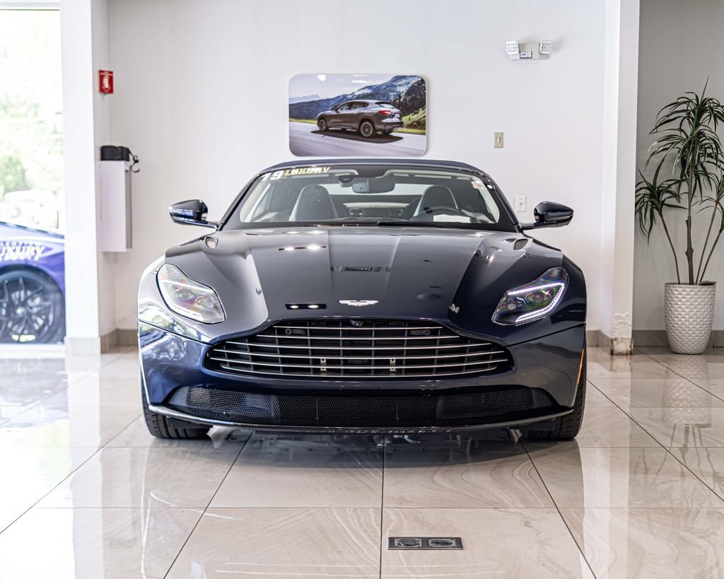 Used 2019 Aston Martin DB11 Volante RWD image 2