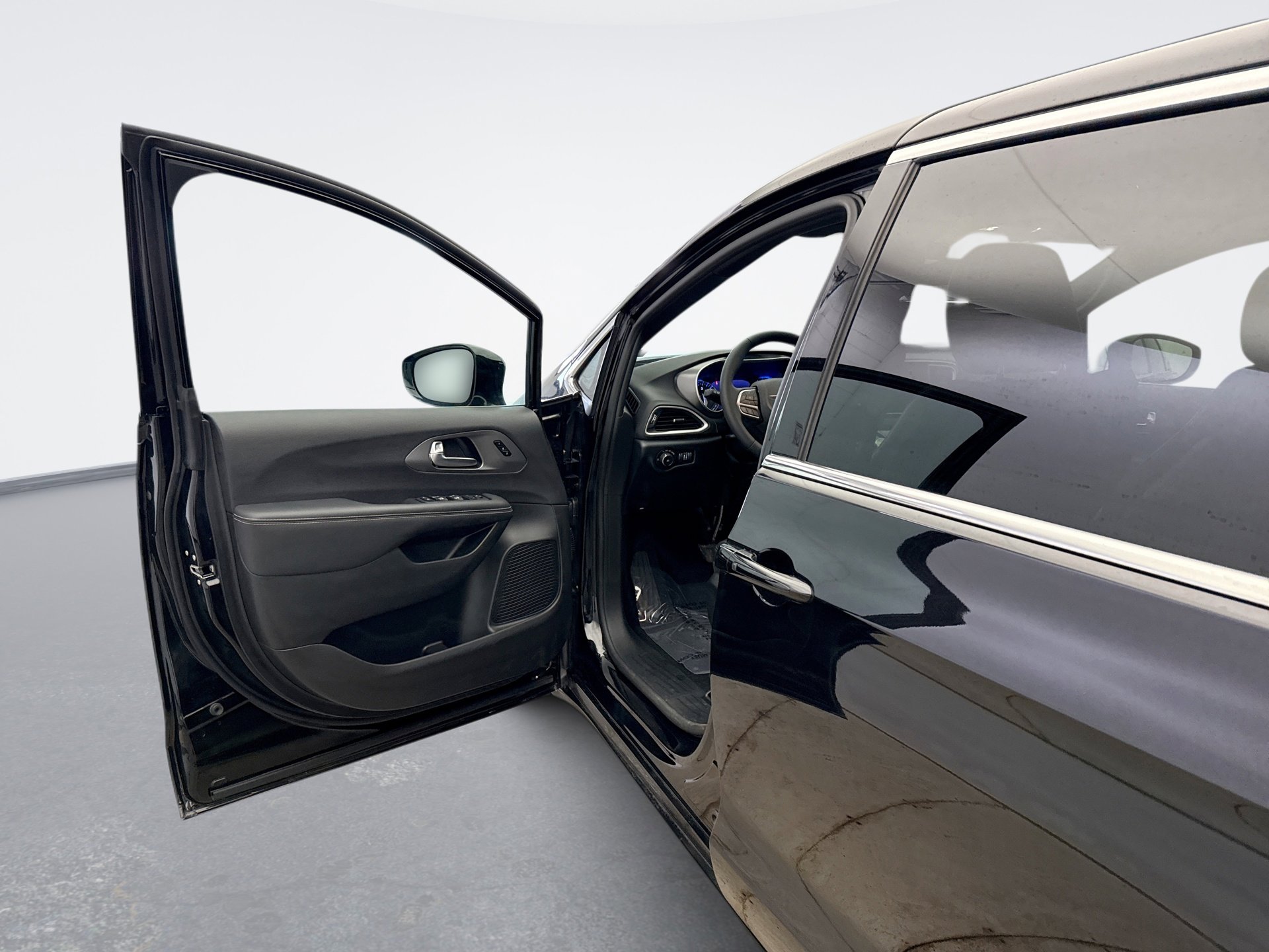 Used 2025 Chrysler Pacifica Select image 9