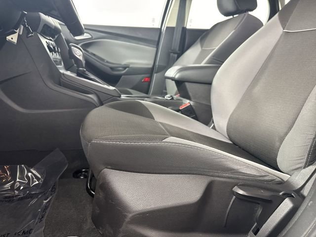 Used 2014 Ford Focus SE FWD image 19