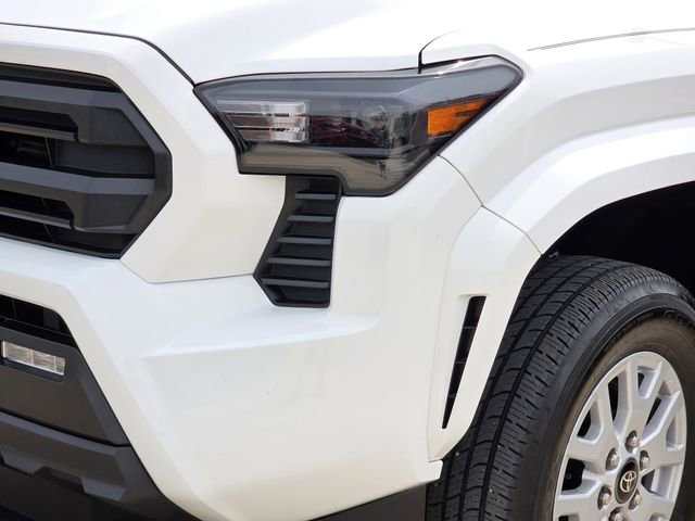 Certified 2024 Toyota Tacoma SR5 AWD/4WD image 7