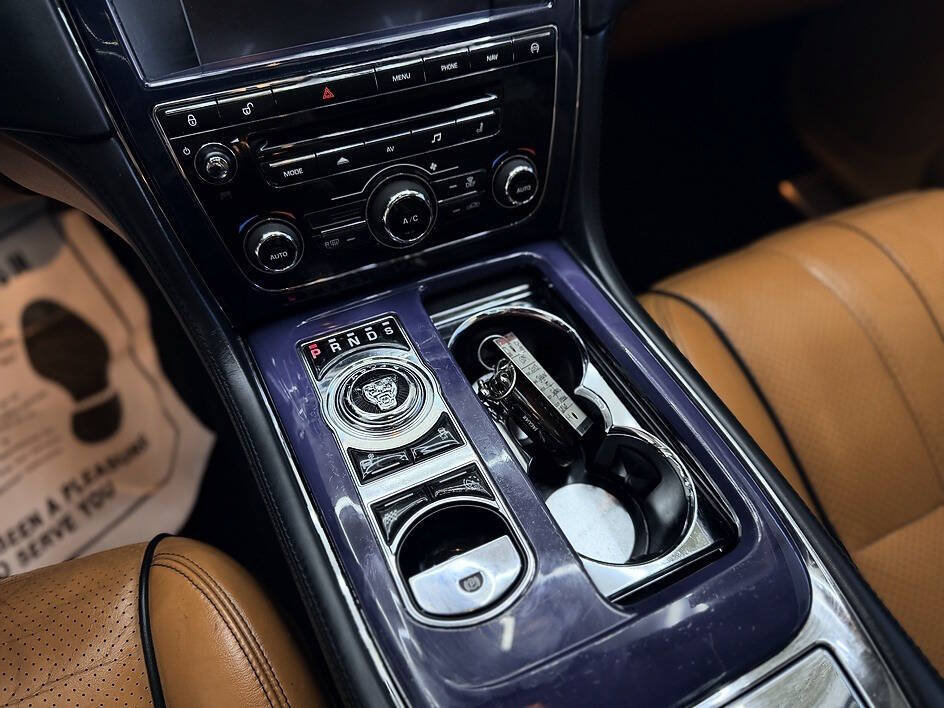 Used 2013 Jaguar XJ AWD image 13