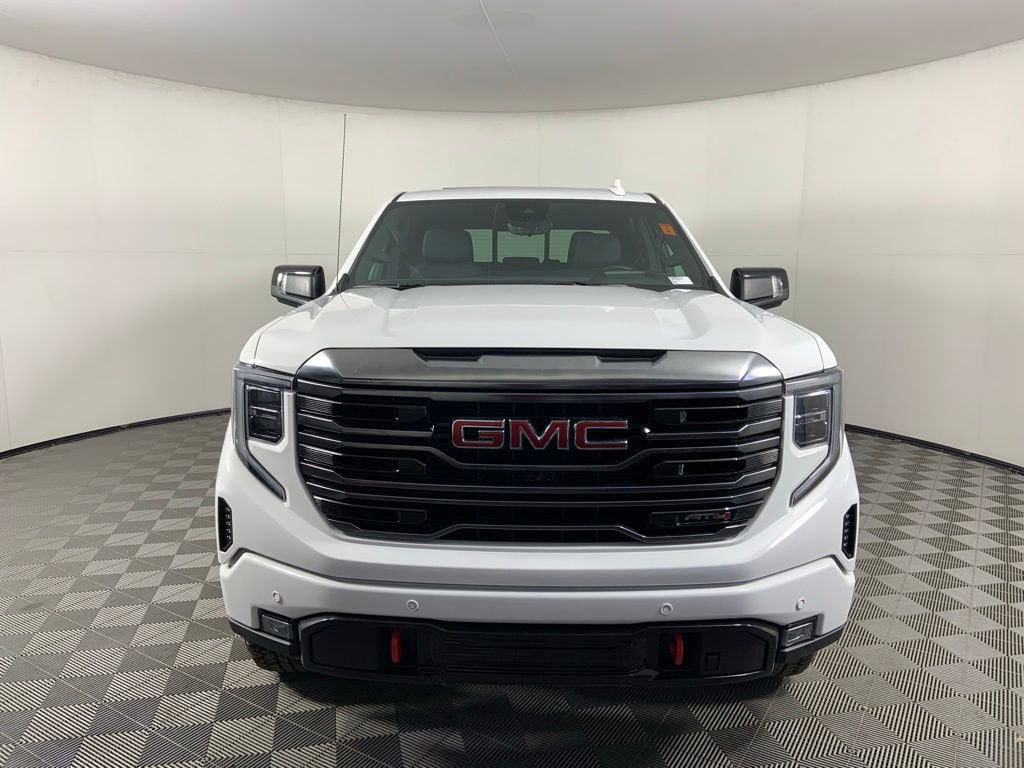 Used 2024 GMC Sierra 1500 AT4 w/ Technology Package AWD/4WD image 4