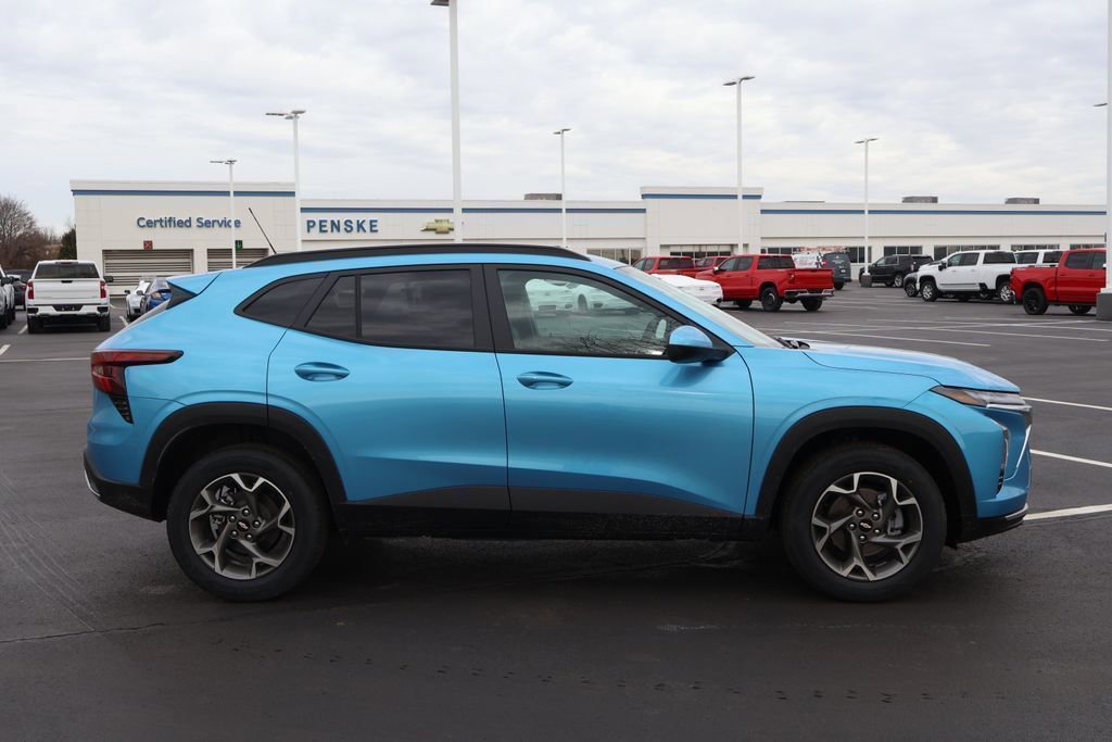 New 2026 Chevrolet Trax LT w/ Driver Confidence Package FWD image 9