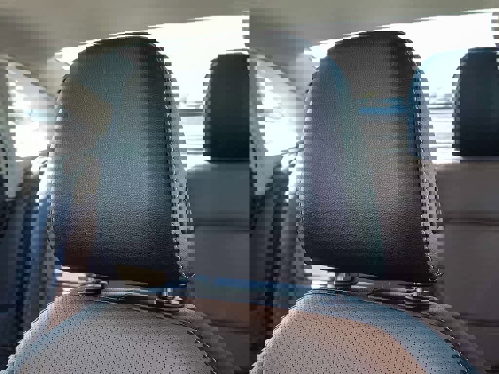 Used 2025 Volkswagen Jetta SEL image 25