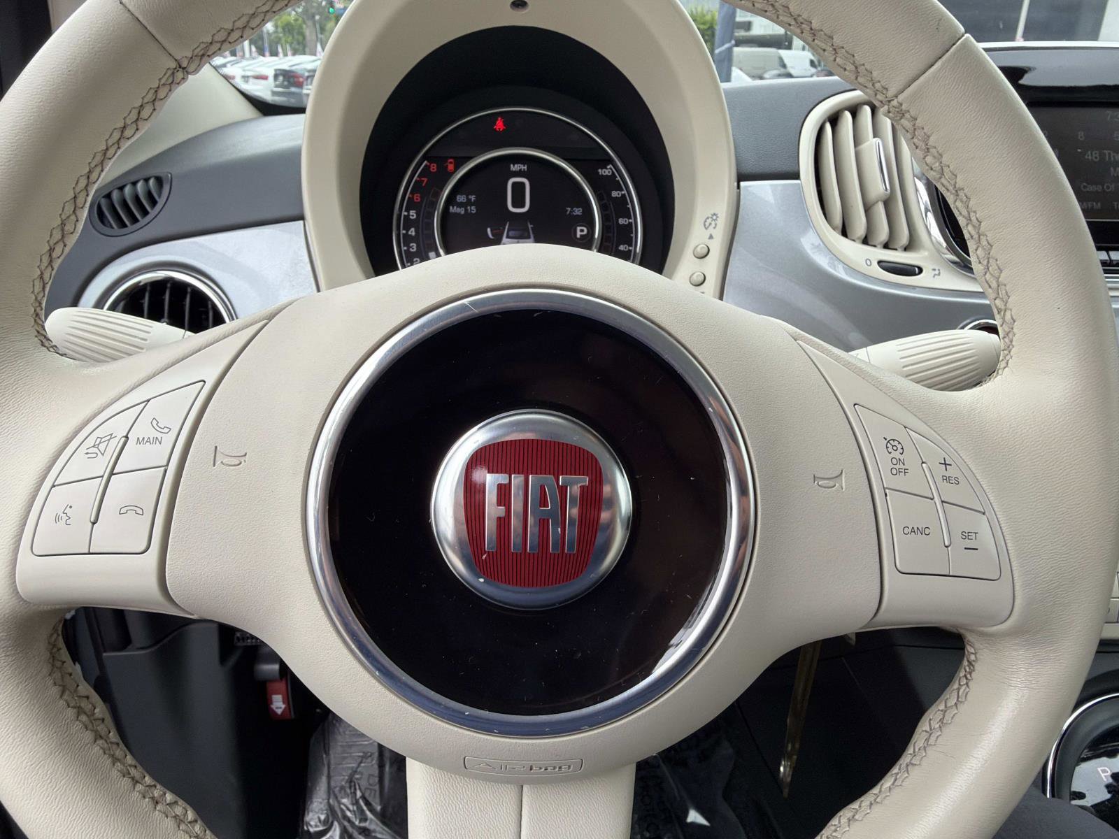 Used 2018 FIAT 500 Lounge FWD image 17
