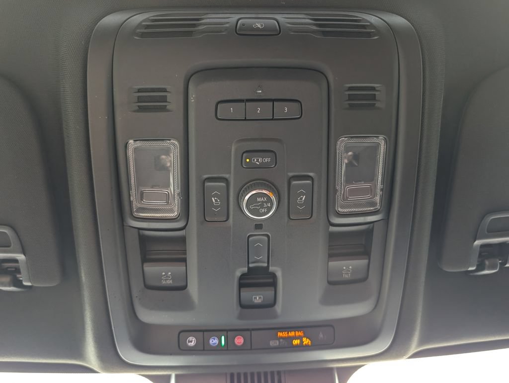 Used 2023 GMC Yukon XL Denali Ultimate AWD/4WD image 13