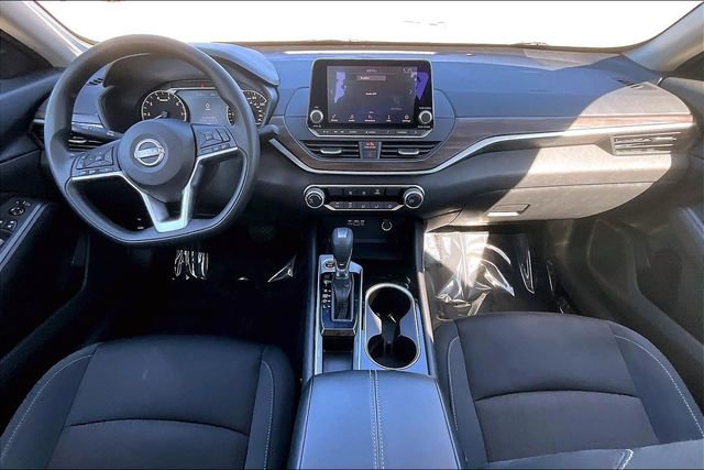 Used 2024 Nissan Altima 2.5 SV FWD image 14