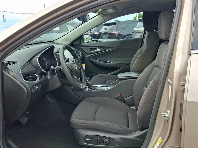 Used 2023 Chevrolet Malibu LT w/ Driver Confidence Package FWD image 9