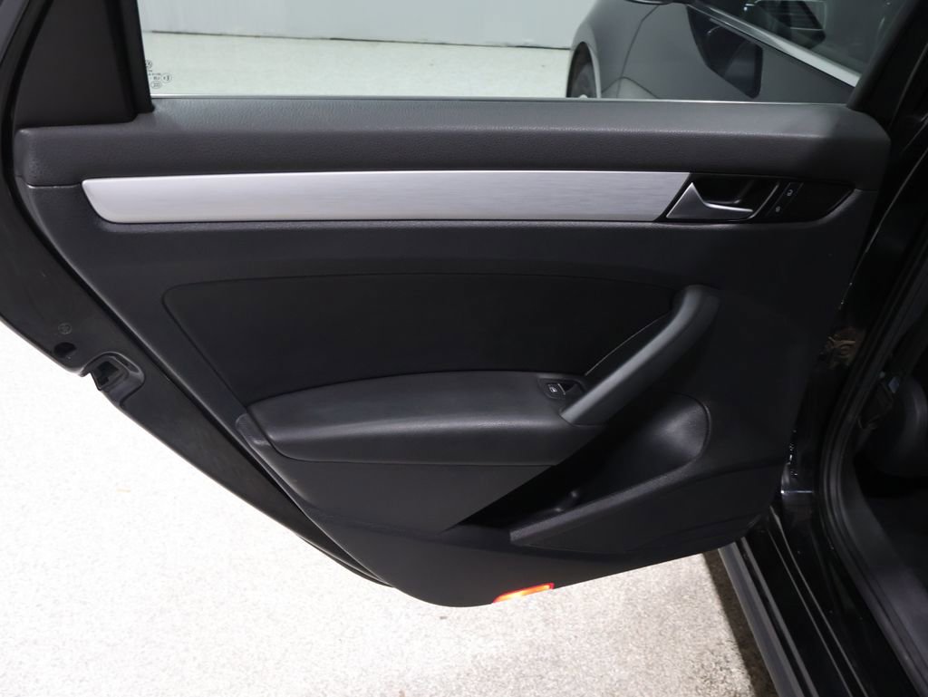 Used 2012 Volkswagen Passat TDI SE image 19