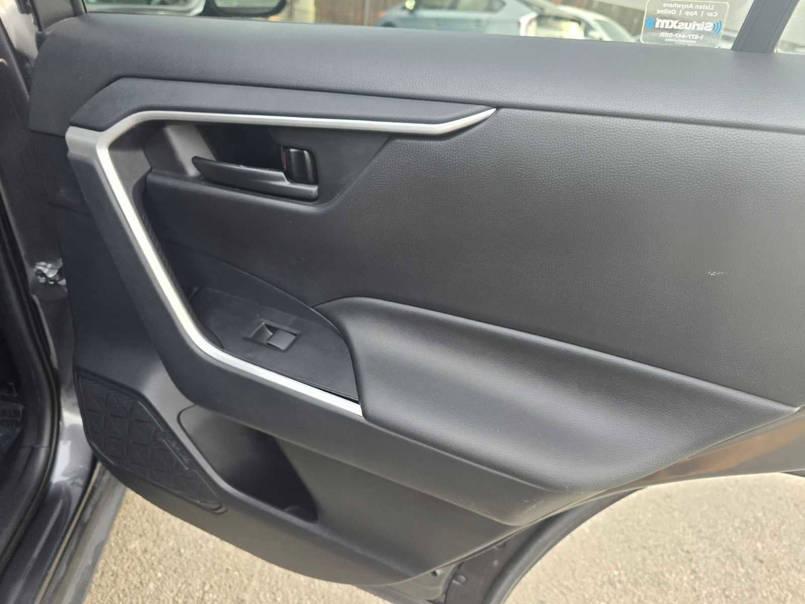 Used 2021 Toyota RAV4 LE image 13