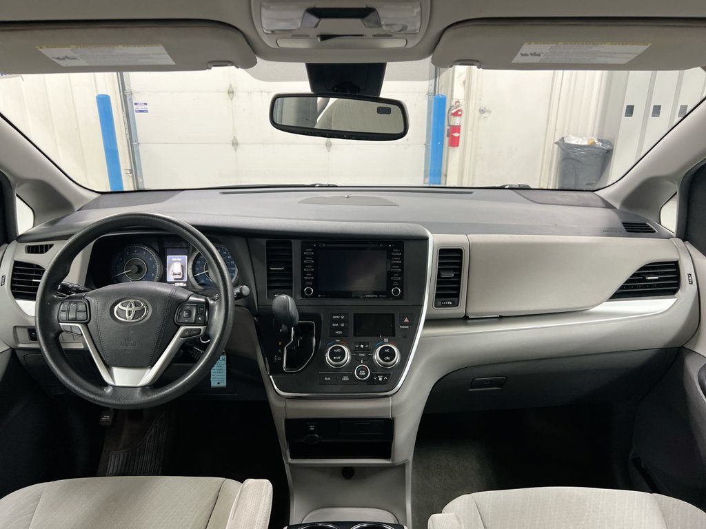 Used 2018 Toyota Sienna LE FWD image 10
