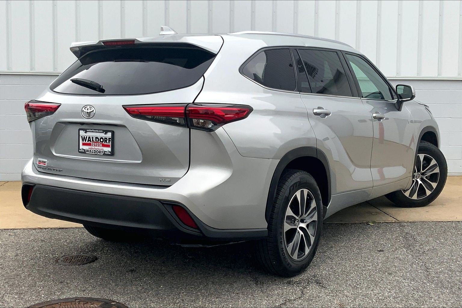 Used 2021 Toyota Highlander XLE FWD image 17