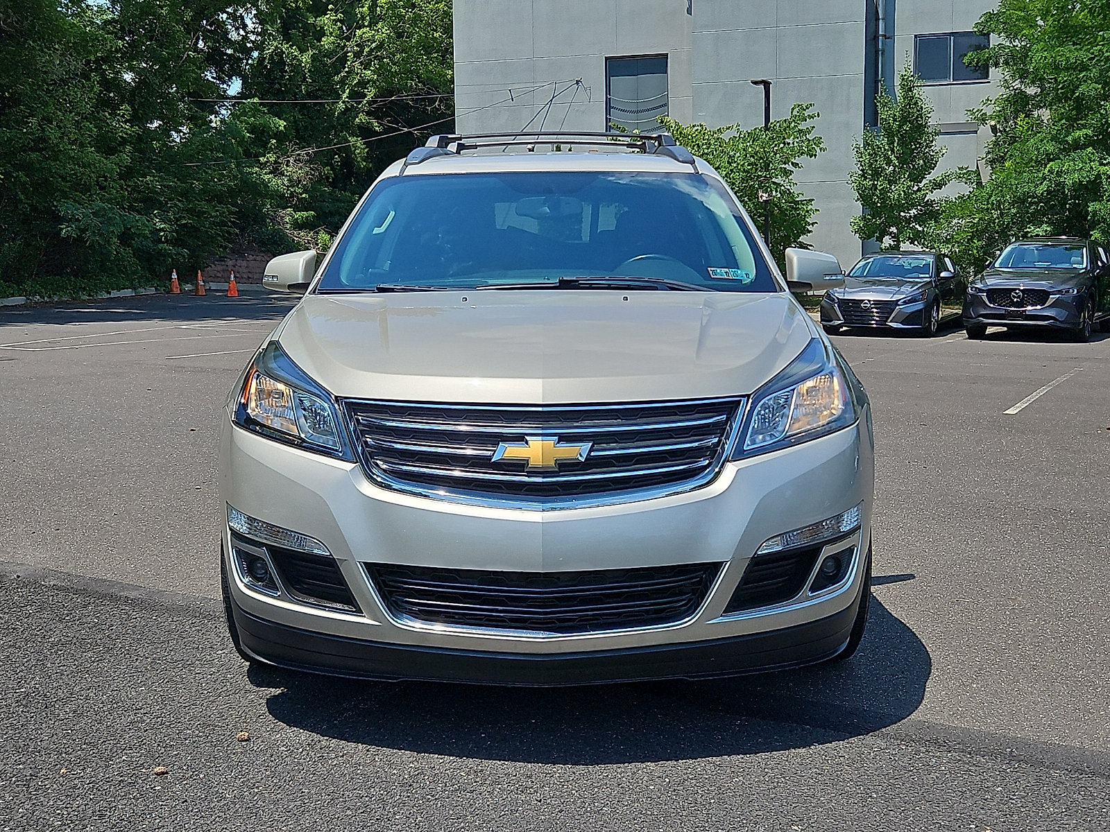 Used 2017 Chevrolet Traverse LT w/ Style and Technology Package FWD image 2