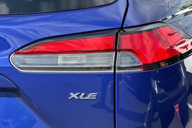 Certified 2025 Toyota Corolla Cross XLE FWD image 32