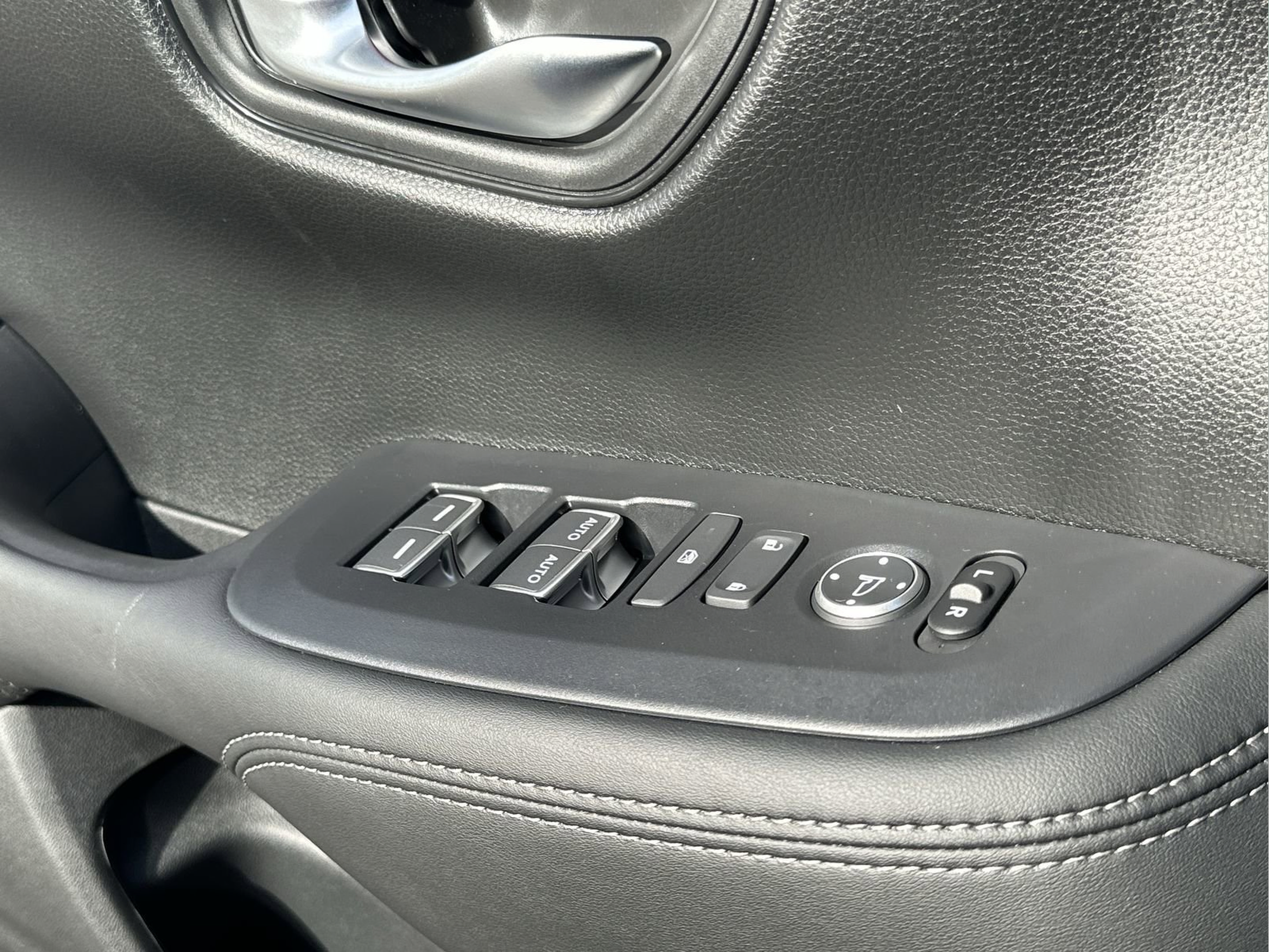 New 2027 Honda HR-V EX-L image 32